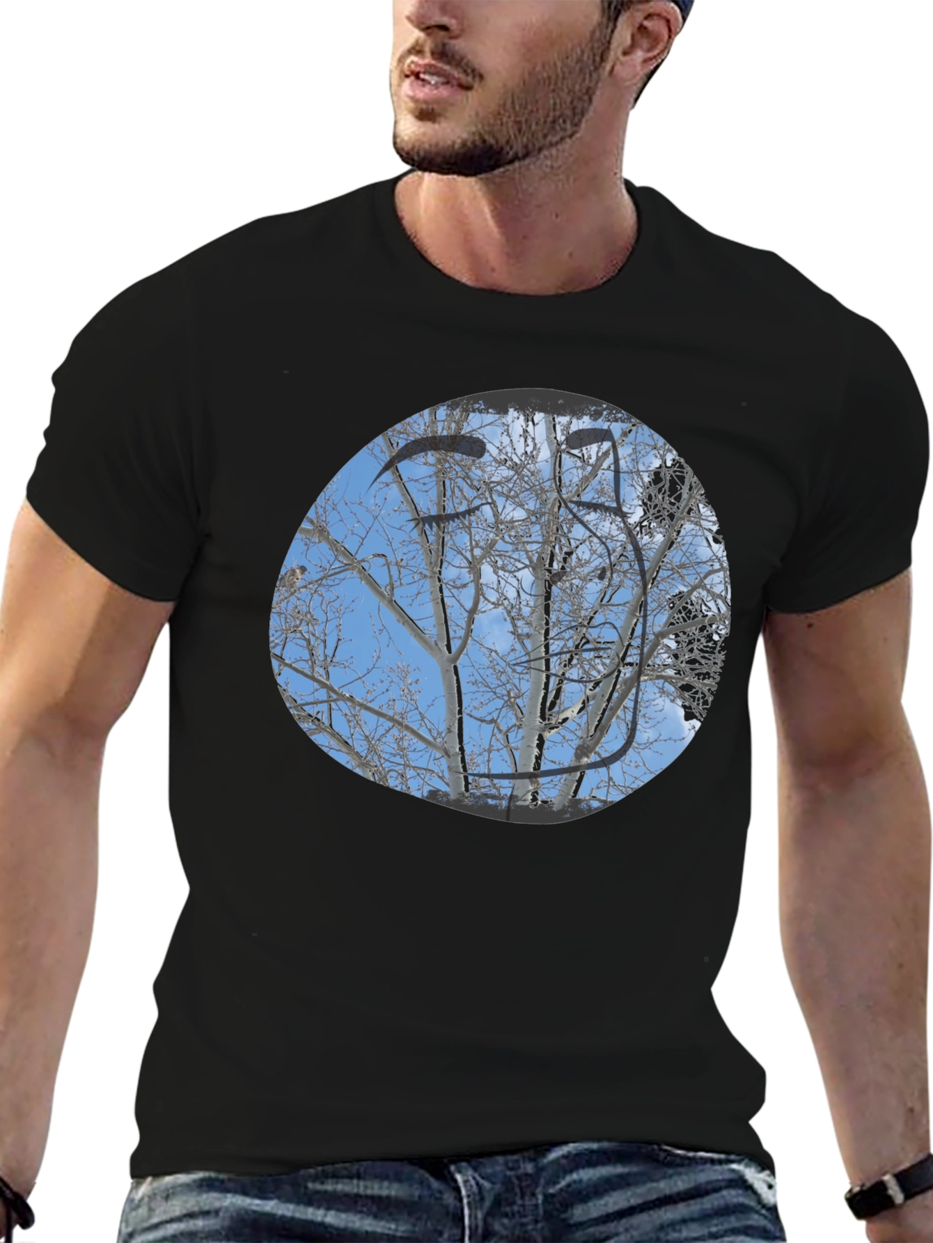 Camiseta Negra con Diseño de Árboles Invernales