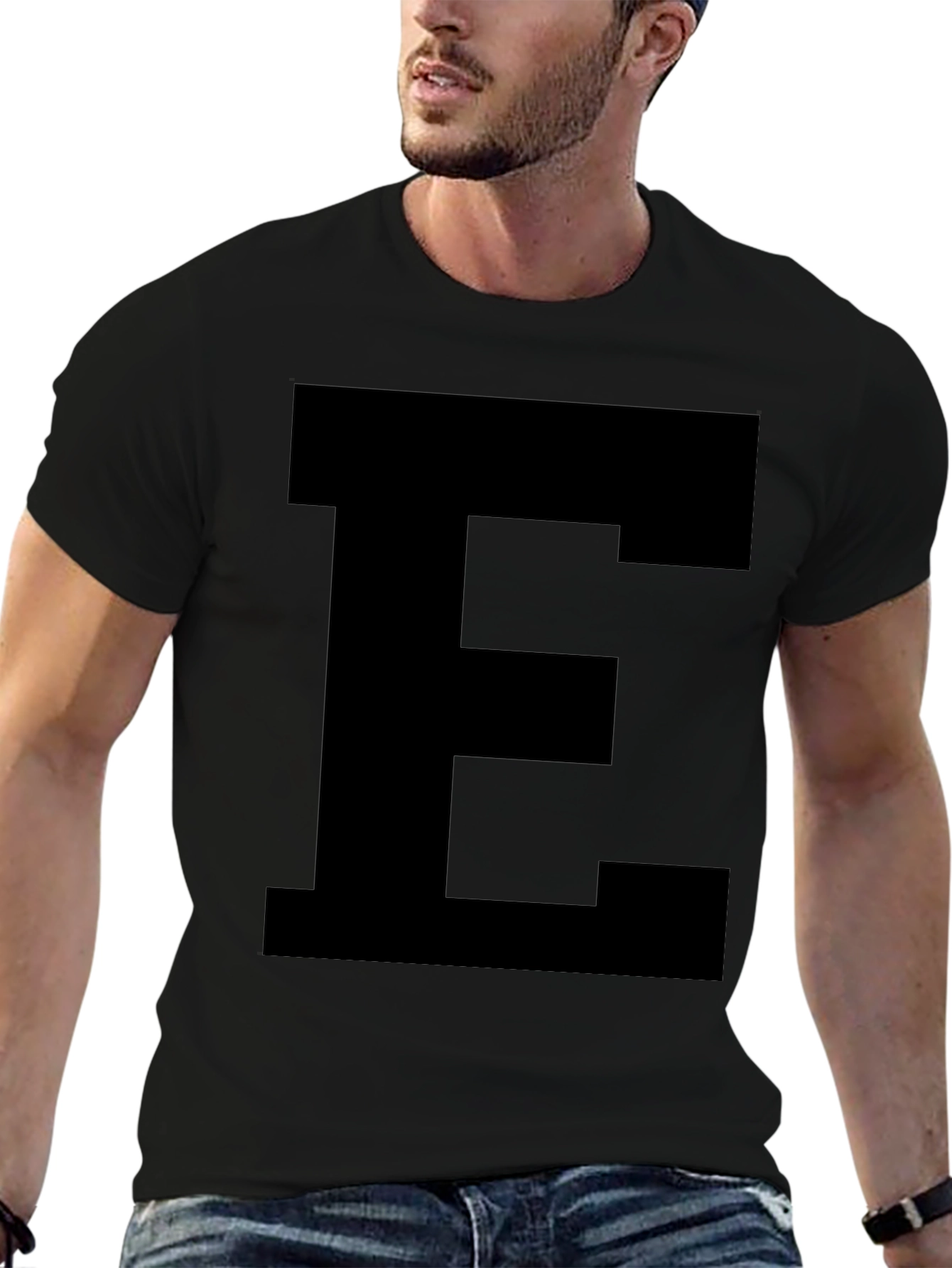 Camiseta Negra con Letra E Grande - Estilo Casual