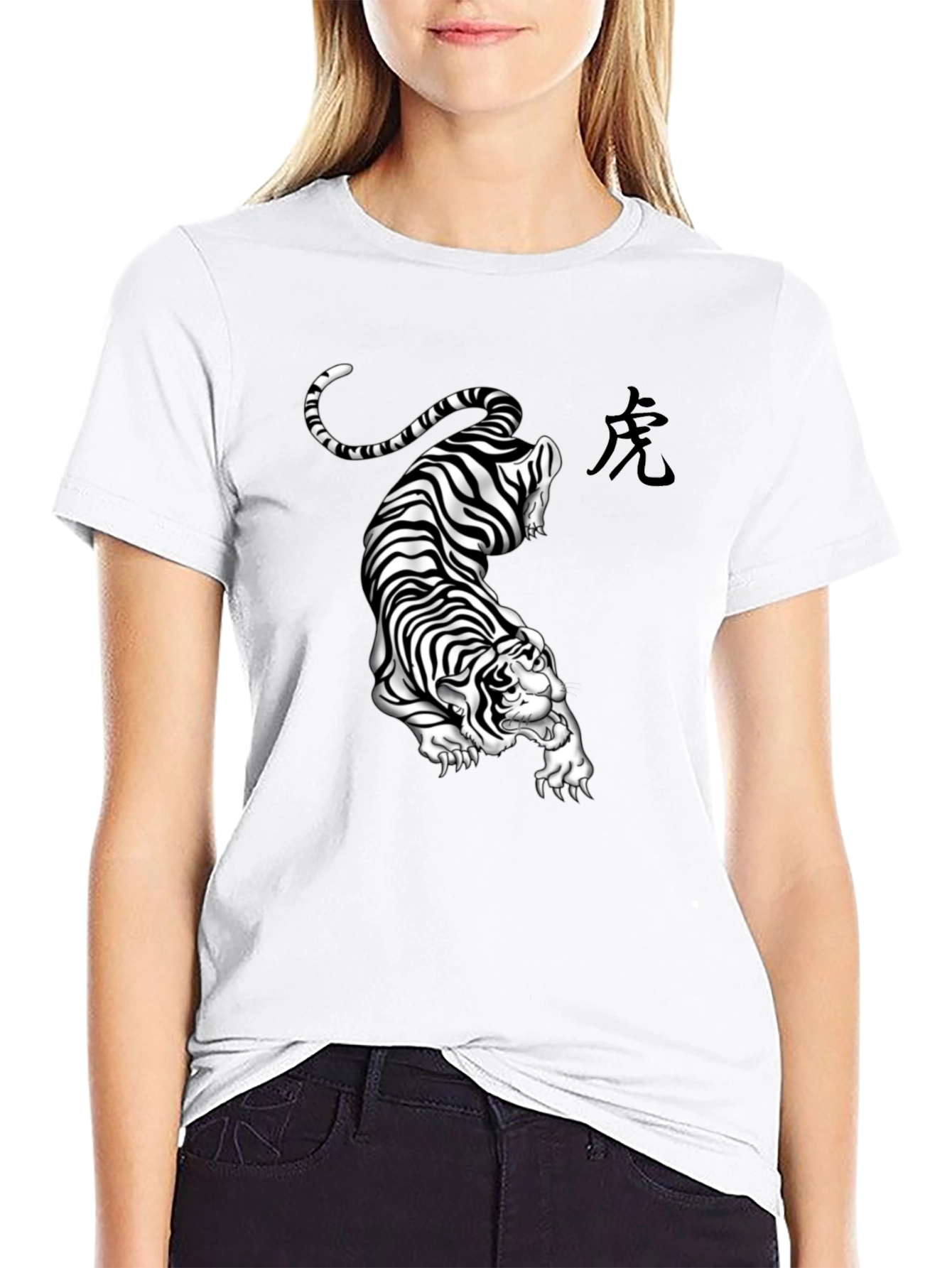Camiseta Negra con Diseño de Tigre Abstracto