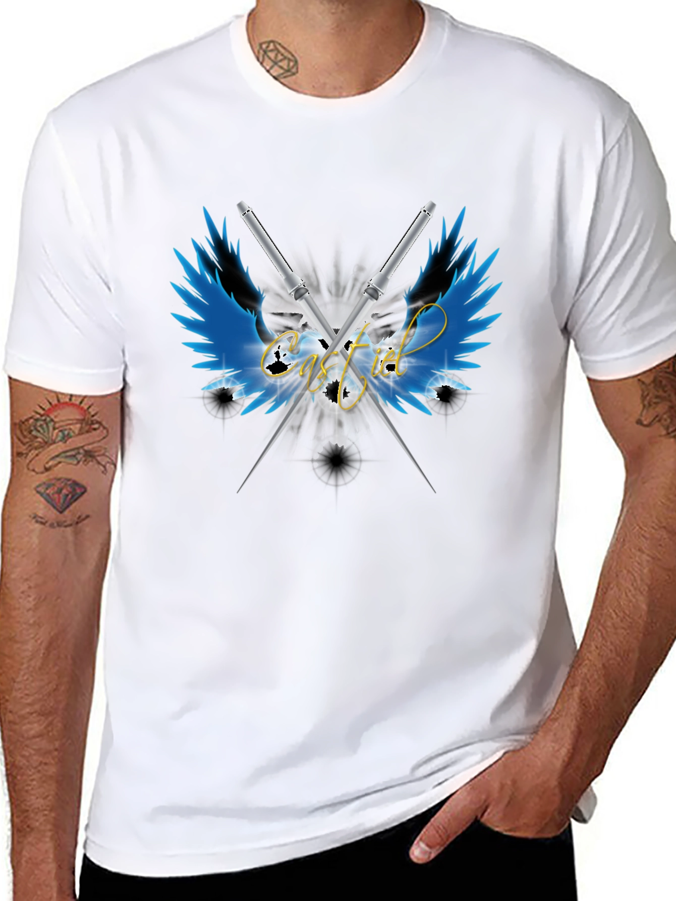 Camiseta Negra Alas y Espadas Cruzadas - Estilo Único
