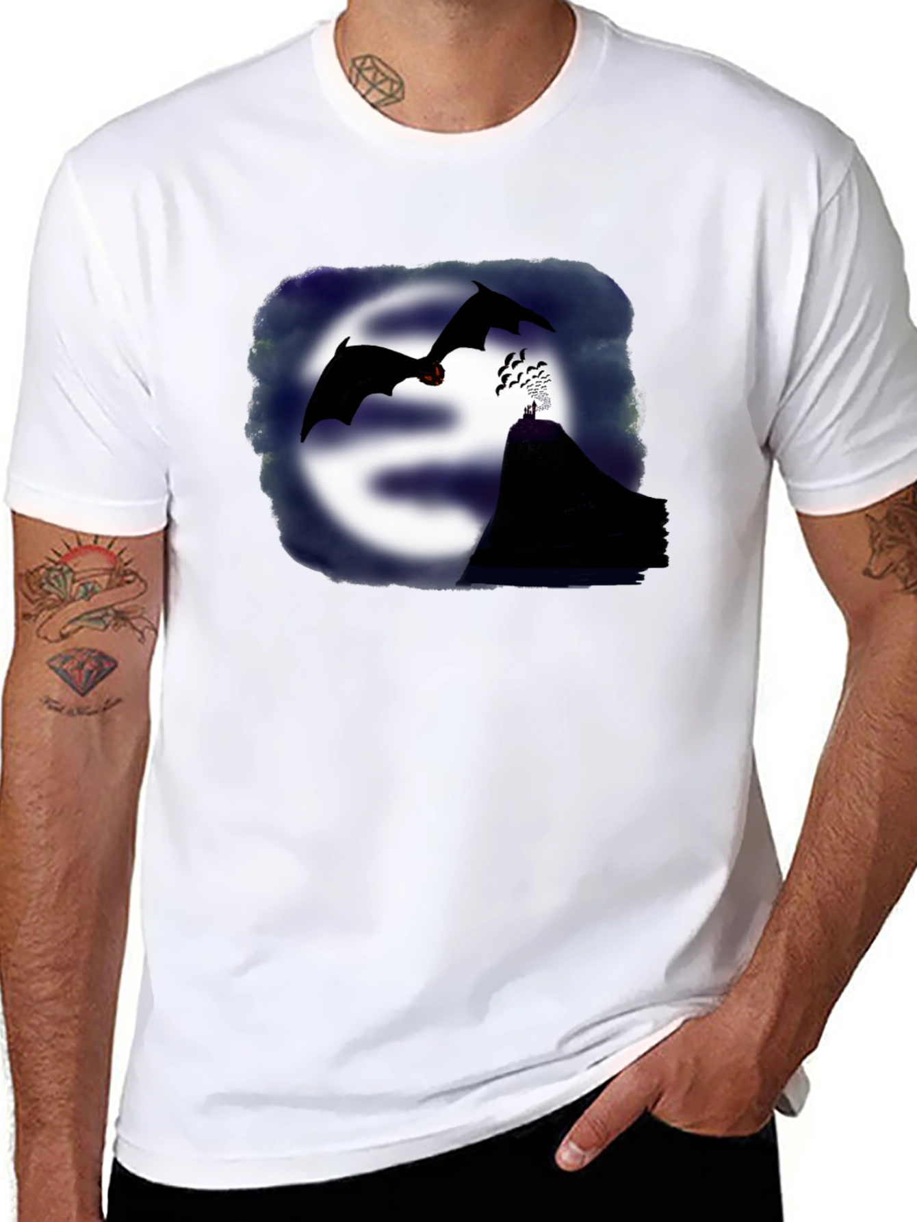 Camiseta Negra con Diseño de Murciélagos y Montaña