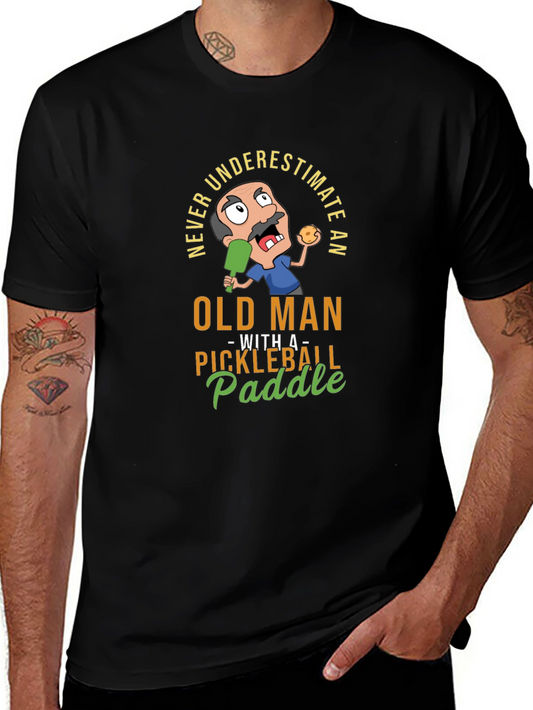 Camiseta Negra: Nunca Subestimes a un Viejo con Pala de Pickleball