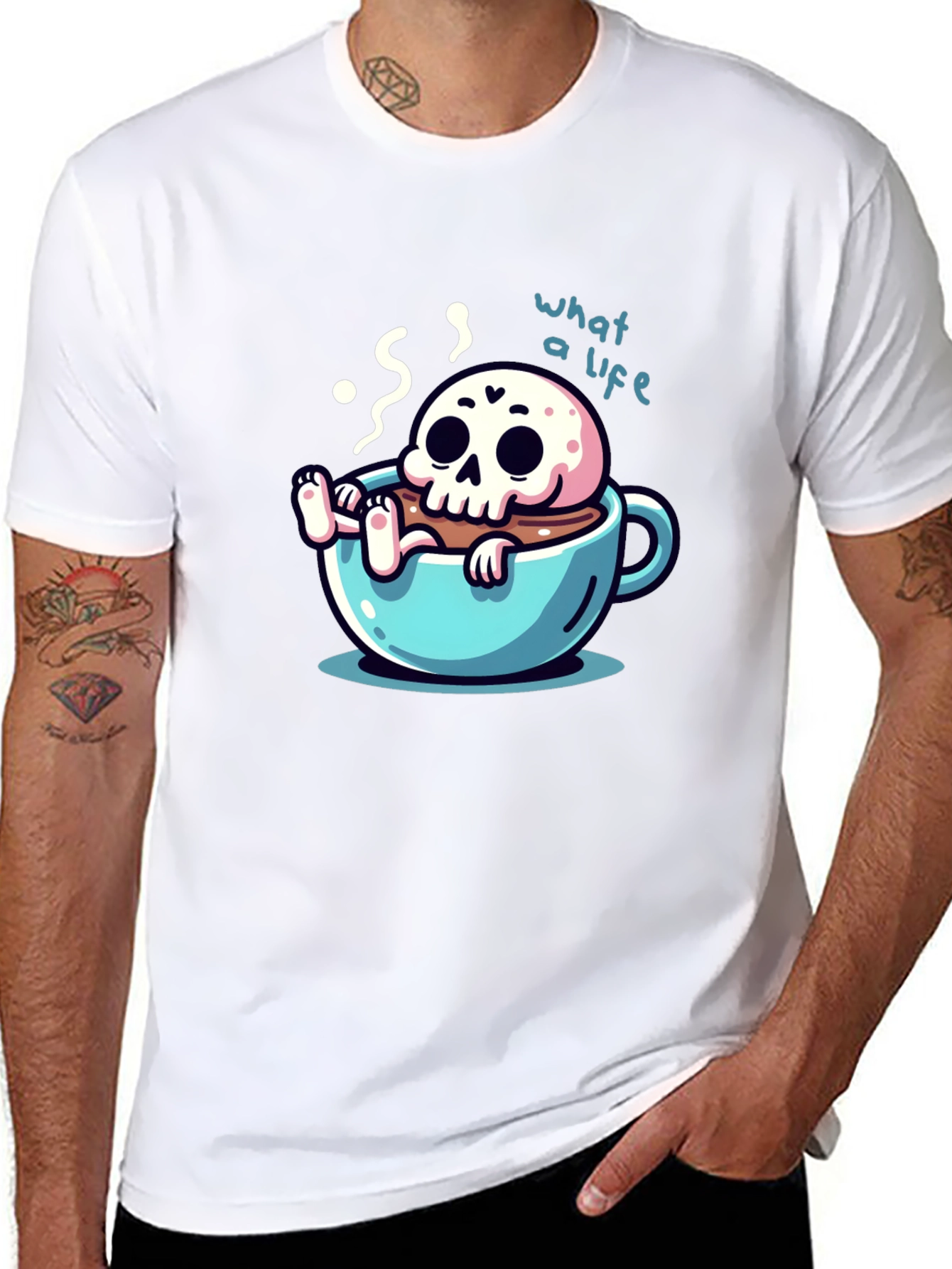 Camiseta negra con diseño de calavera en taza