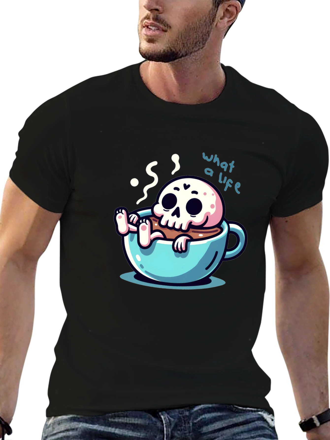 Camiseta negra con diseño de calavera en taza