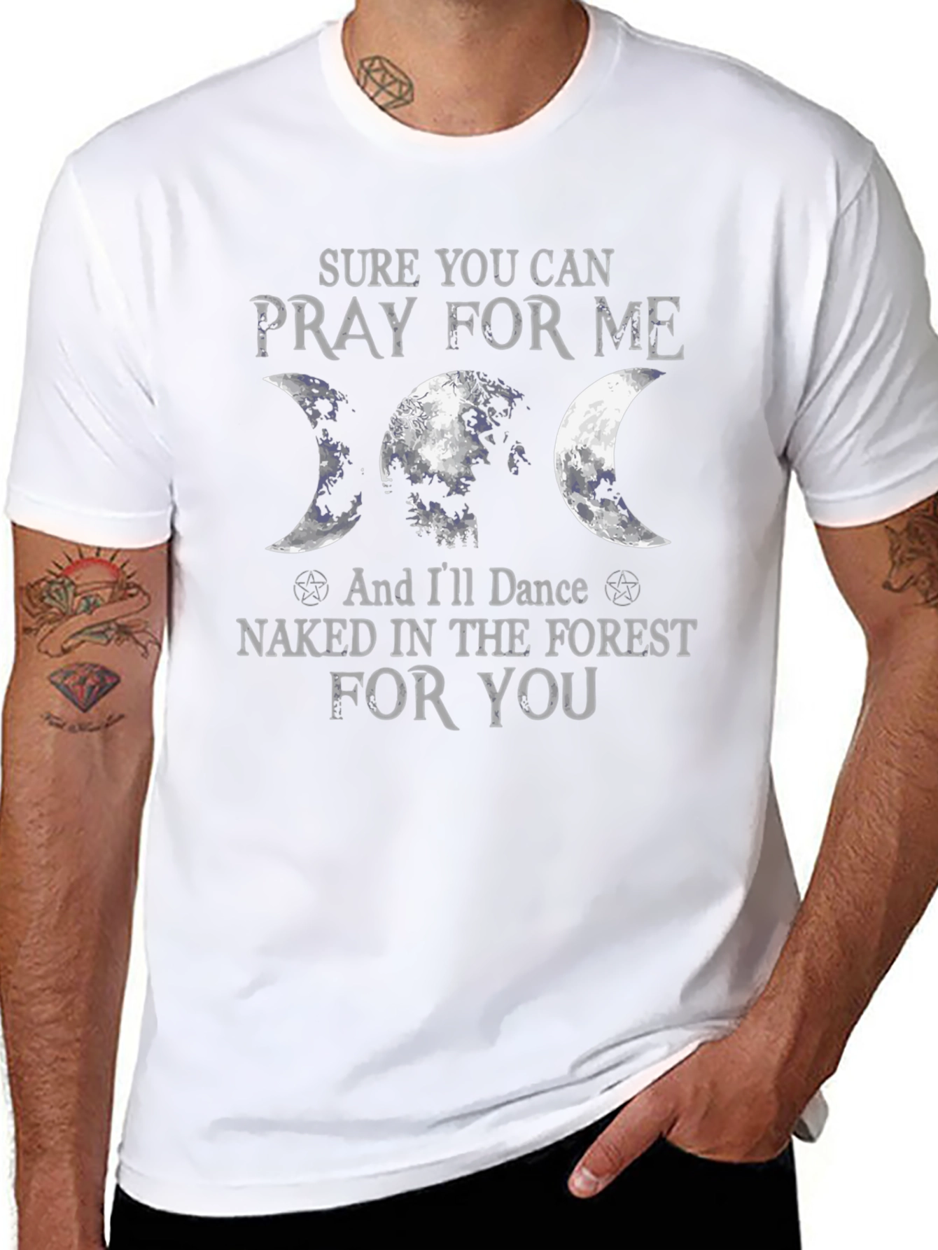 Camiseta Negra con Diseño de Luna y Bosque