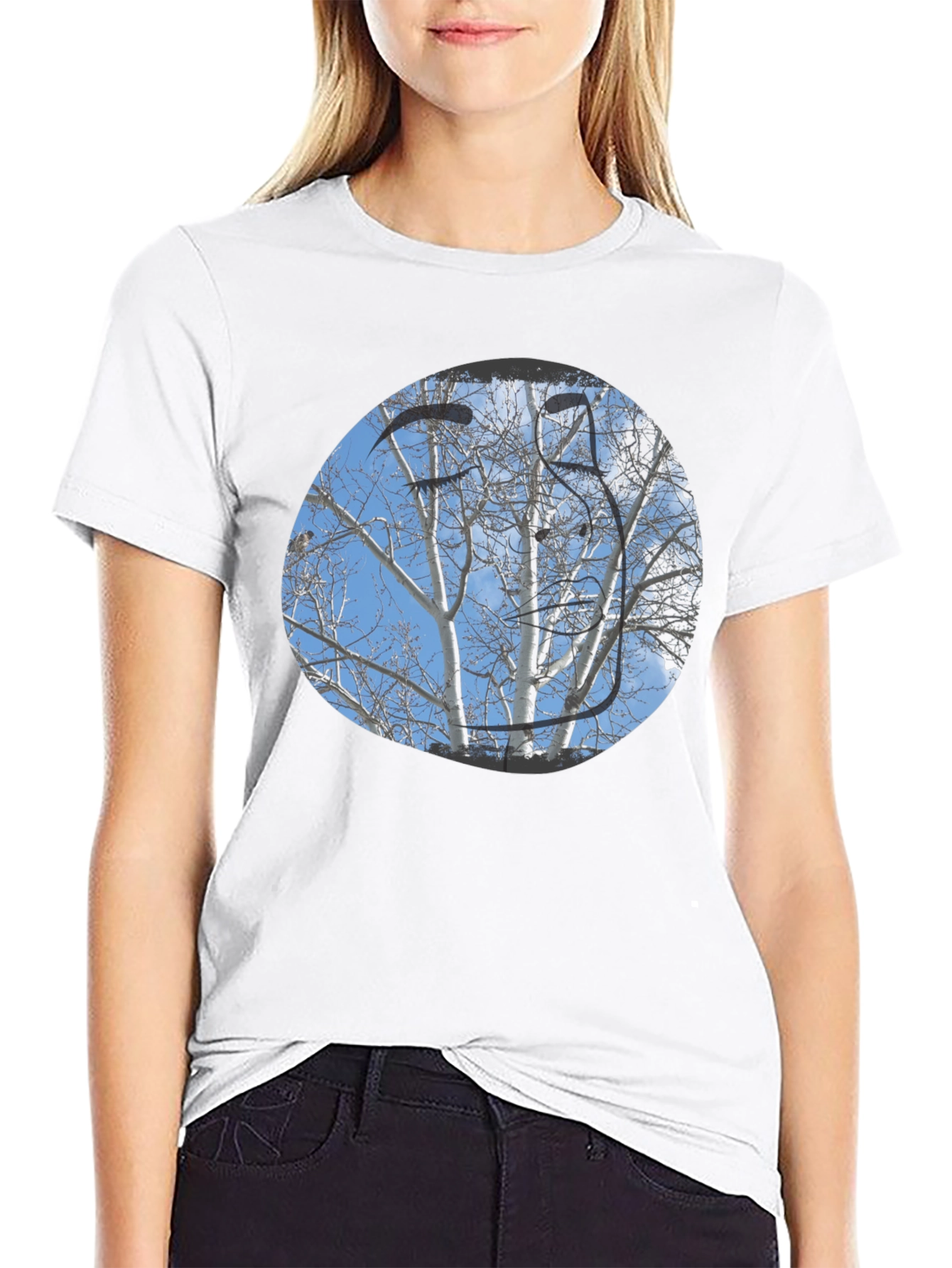 Camiseta Negra con Diseño de Árboles Invernales