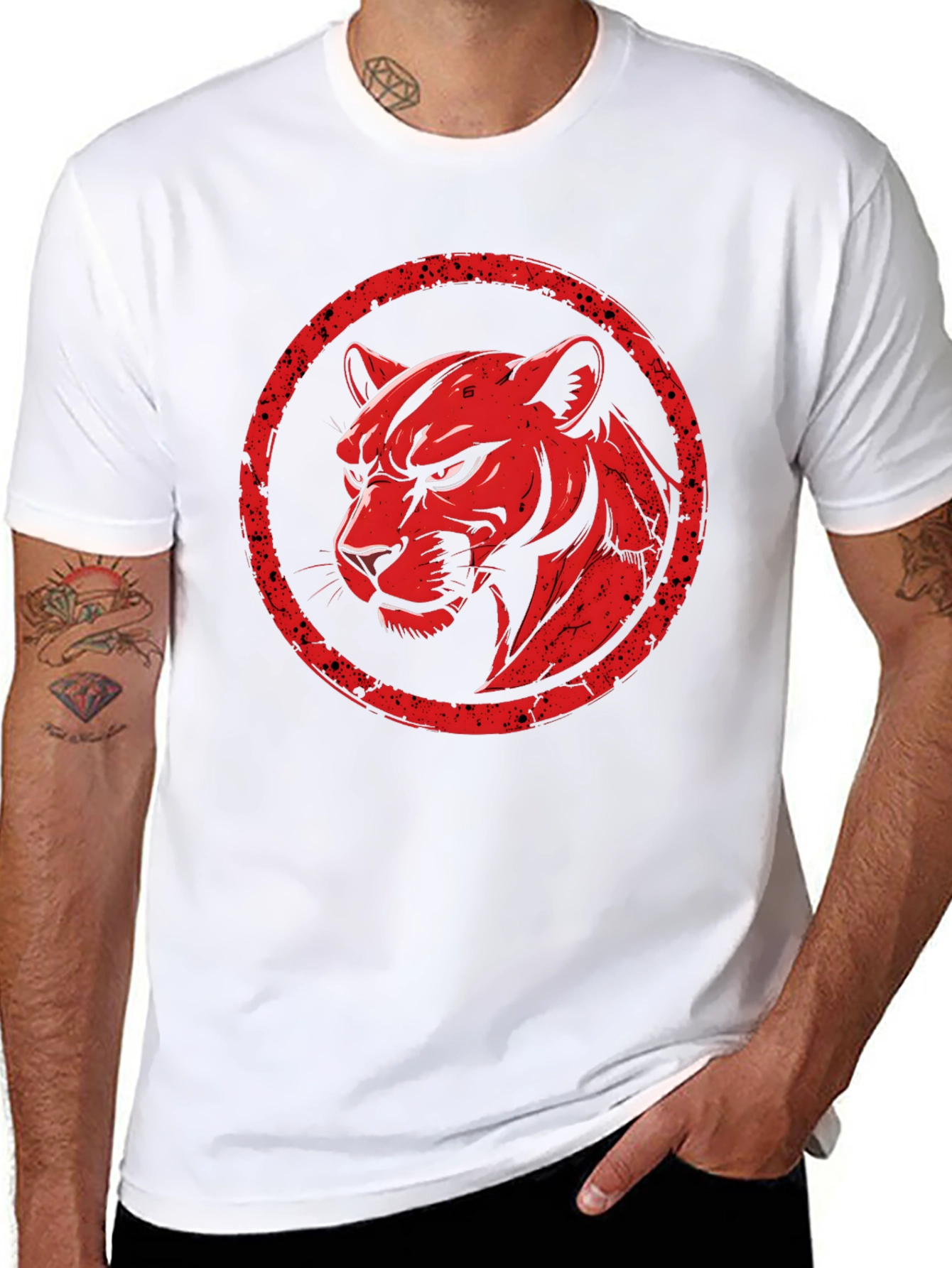 Camiseta Negra con Diseño de Pantera Roja