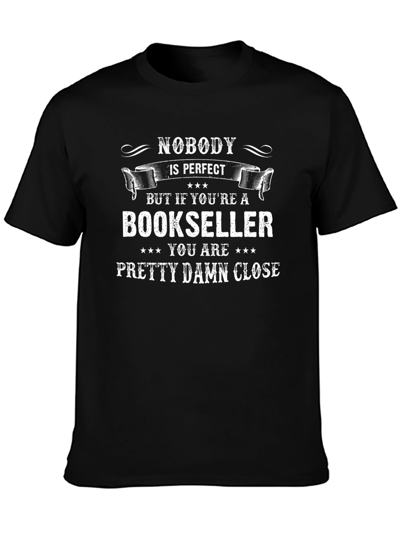 Camiseta Negra: Nadie es Perfecto Pero un Librero Casi
