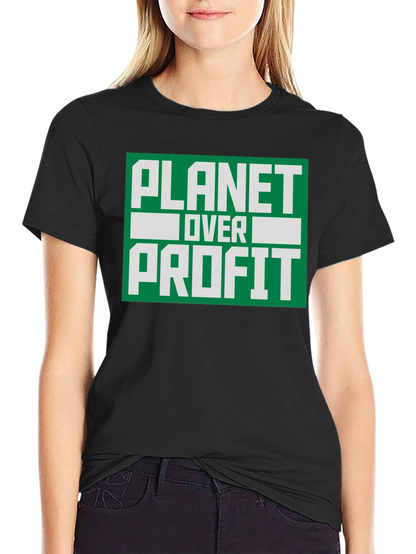 Camiseta Negra Planeta Sobre Ganancia - Conciencia Ambiental