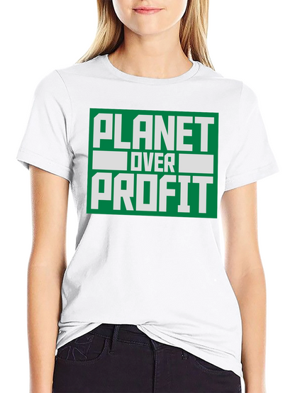 Camiseta Negra Planeta Sobre Ganancia - Conciencia Ambiental