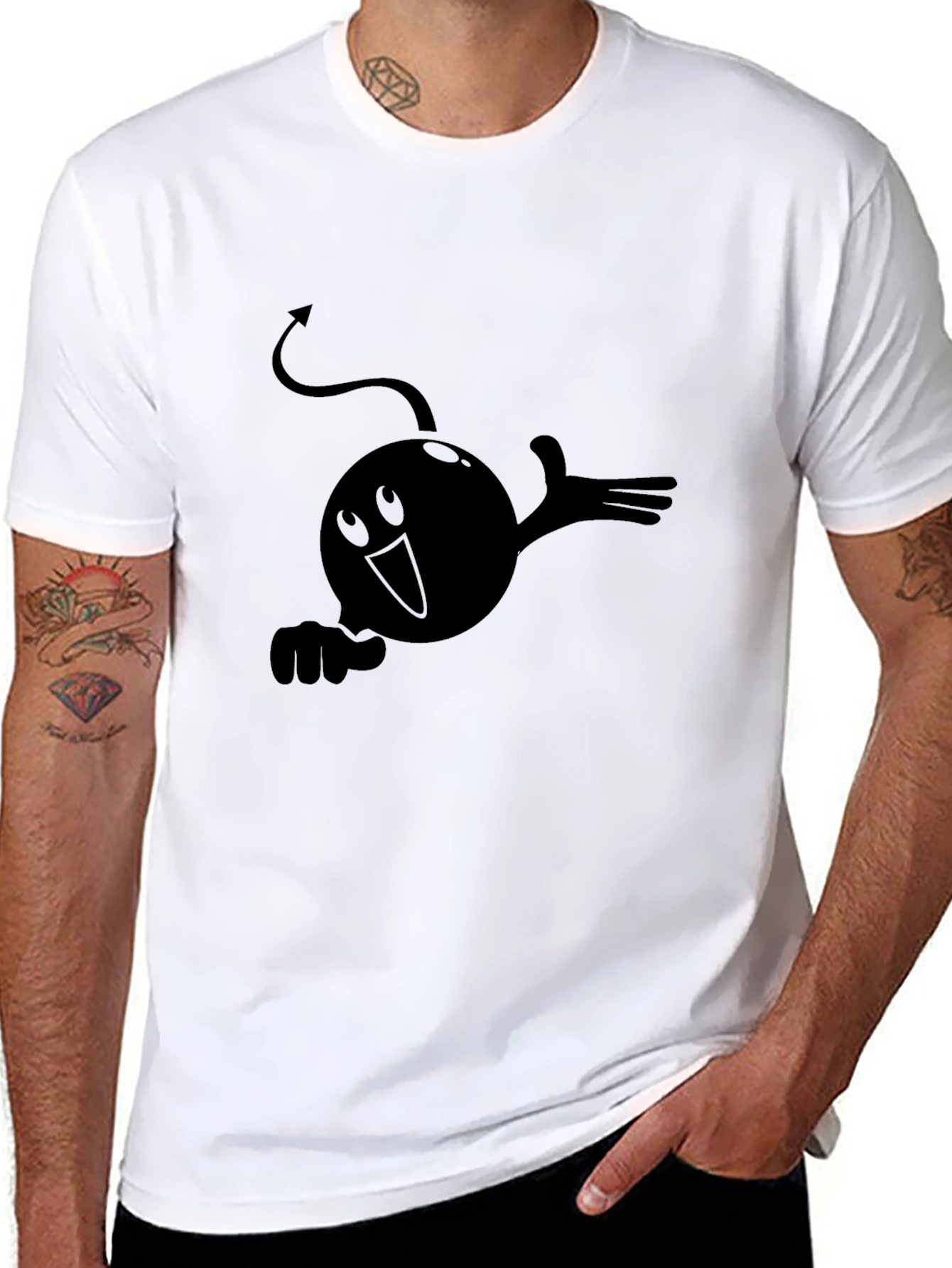 Camiseta Negra con Diseño Gráfico Diabólico