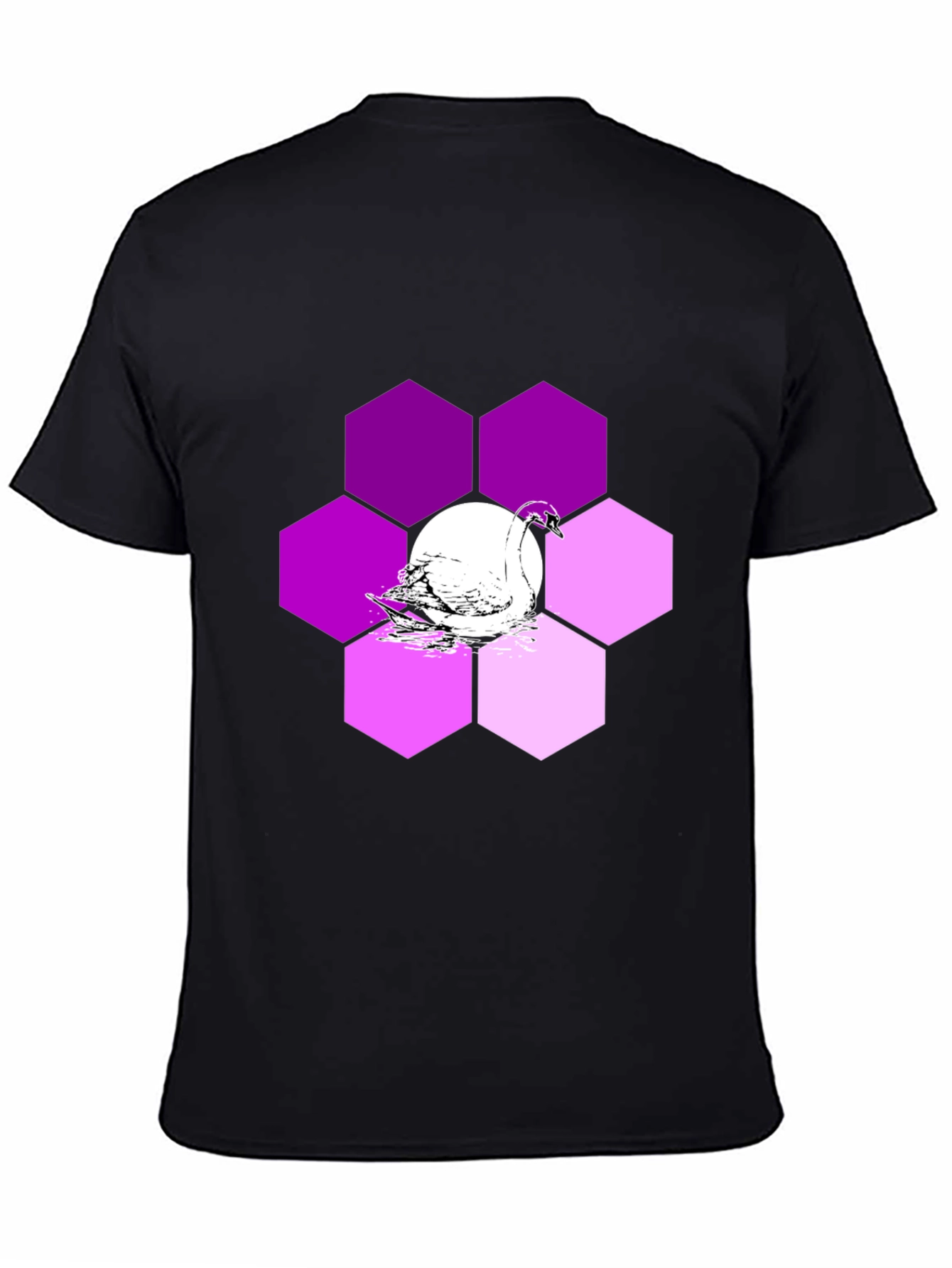 Camiseta Negra con Cisne y Hexágonos Púrpuras
