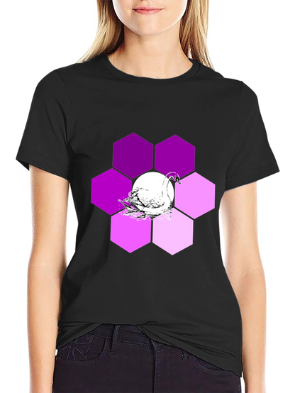 Camiseta Negra con Cisne y Hexágonos Púrpuras
