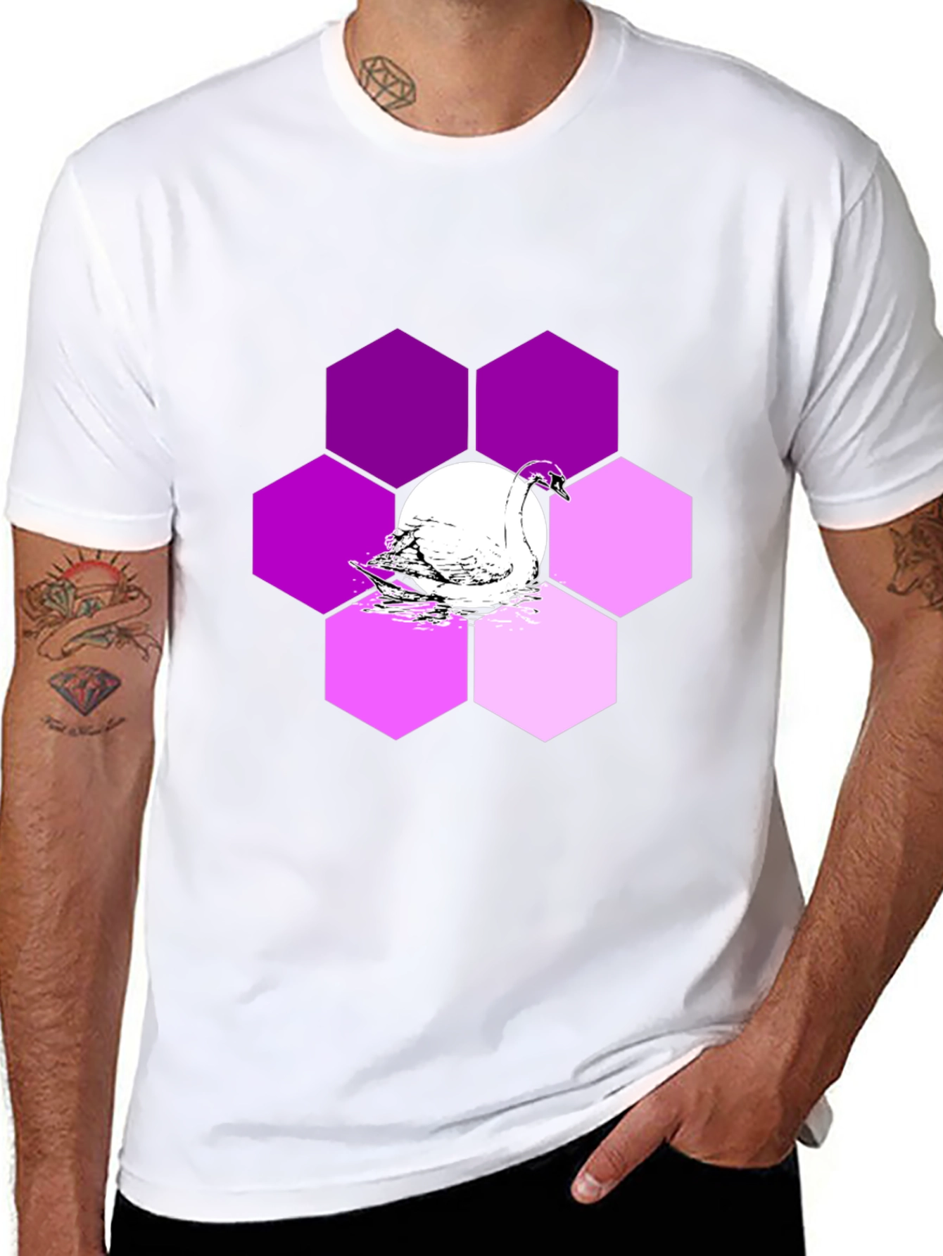 Camiseta Negra con Cisne y Hexágonos Púrpuras