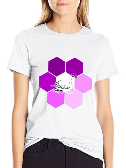 Camiseta Negra con Cisne y Hexágonos Púrpuras