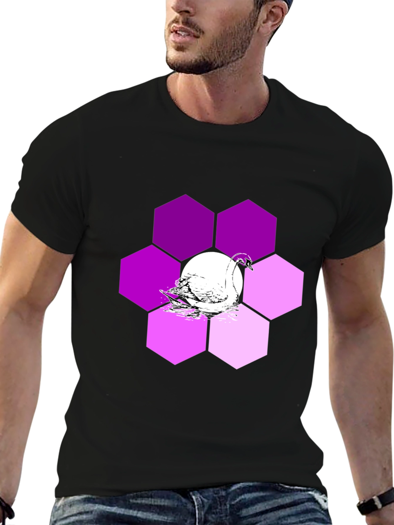 Camiseta Negra con Cisne y Hexágonos Púrpuras