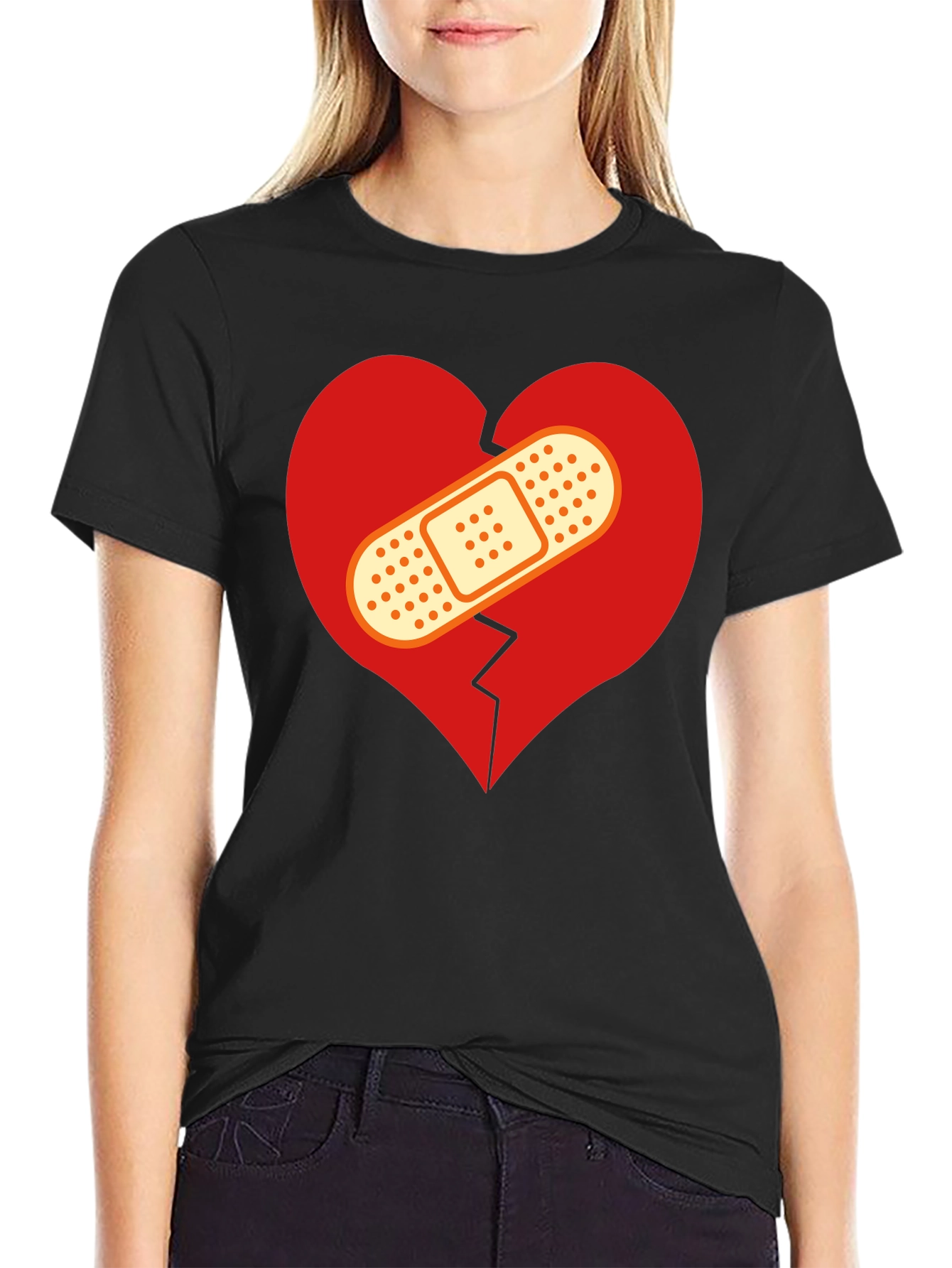Camiseta Negra Corazón Roto Vendado