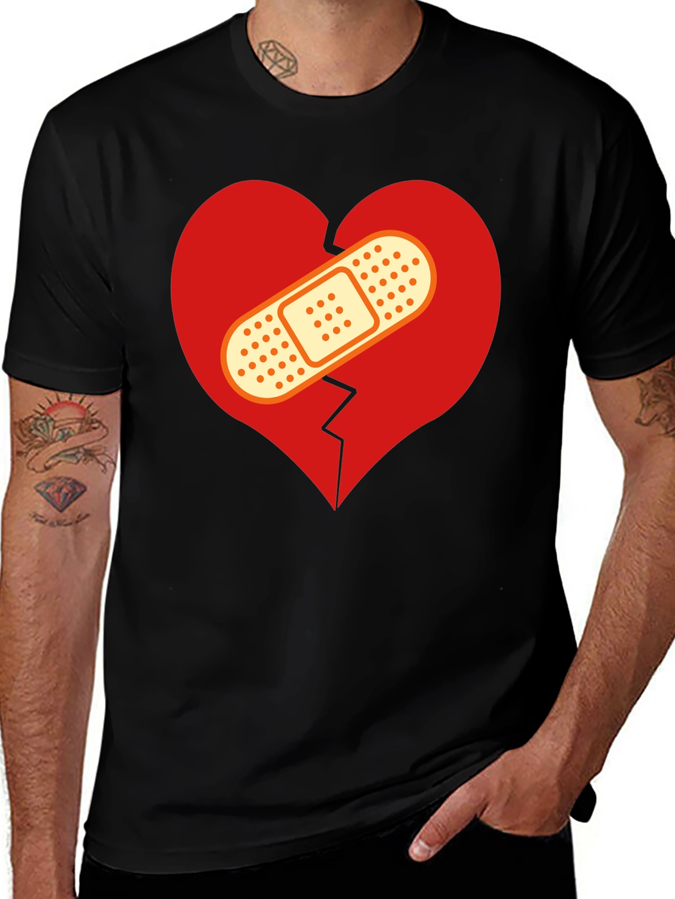 Camiseta Negra Corazón Roto Vendado
