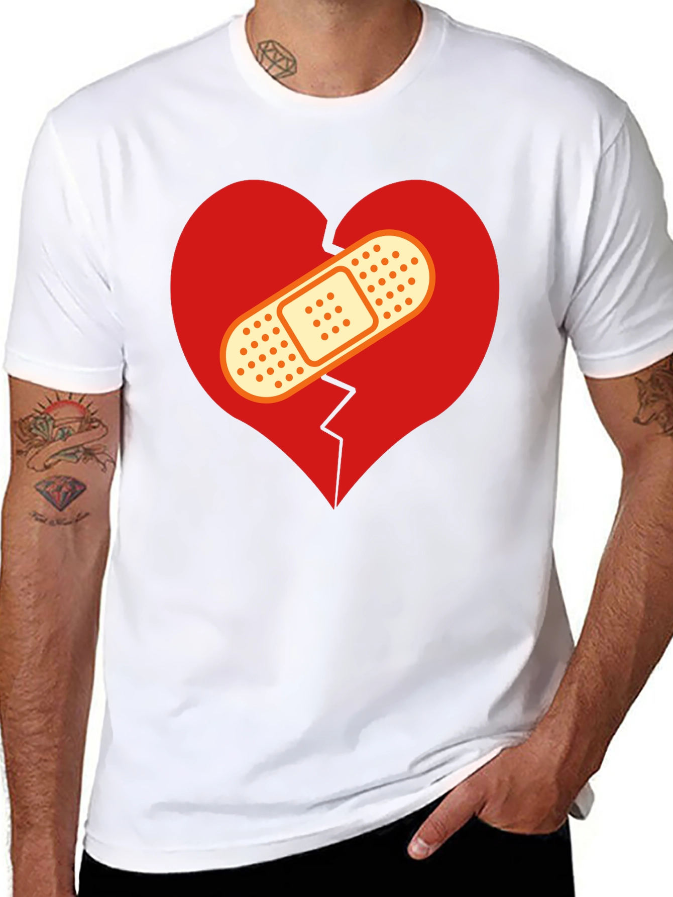 Camiseta Negra Corazón Roto Vendado