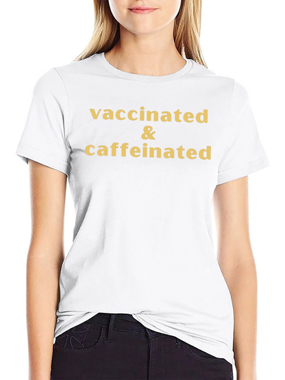 Camiseta Vacunado y Con Cafeína - Estilo Casual