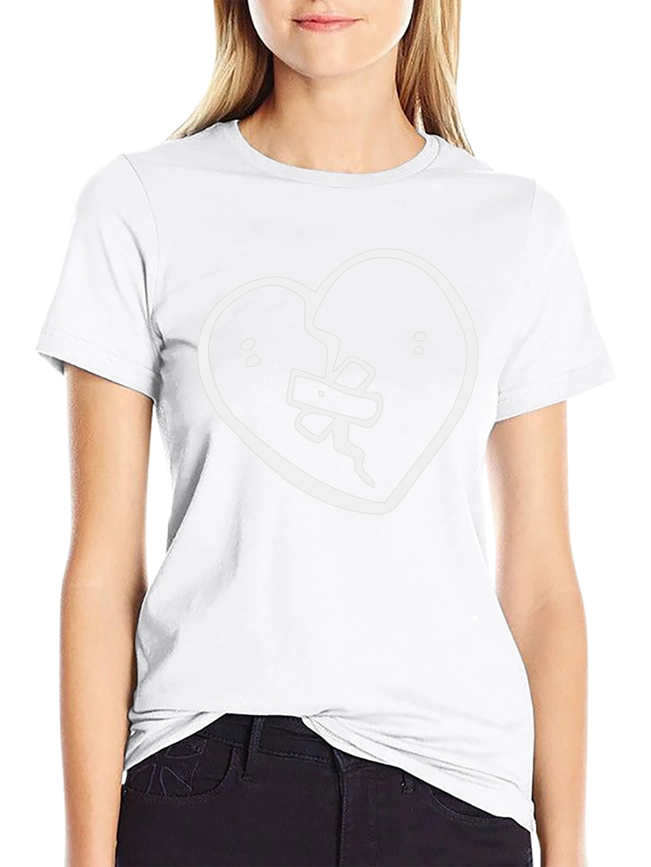Camiseta Negra con Corazón Roto Vendado