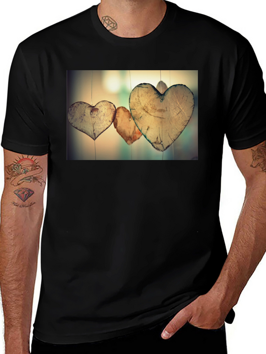 Camiseta Negra con Diseño de Corazones Rústicos