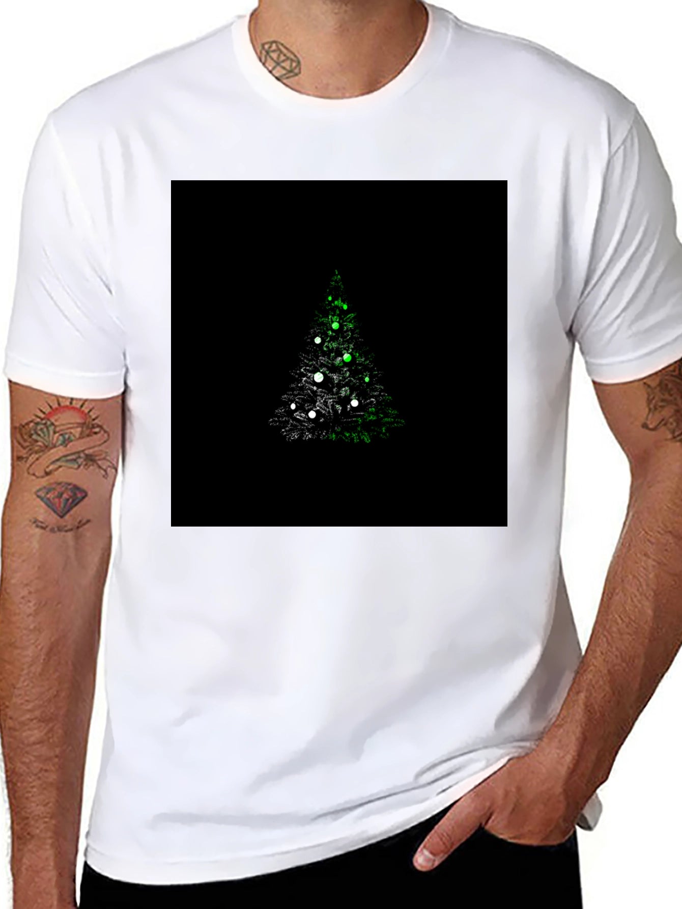 Camiseta Negra con Diseño de Árbol de Navidad Iluminado
