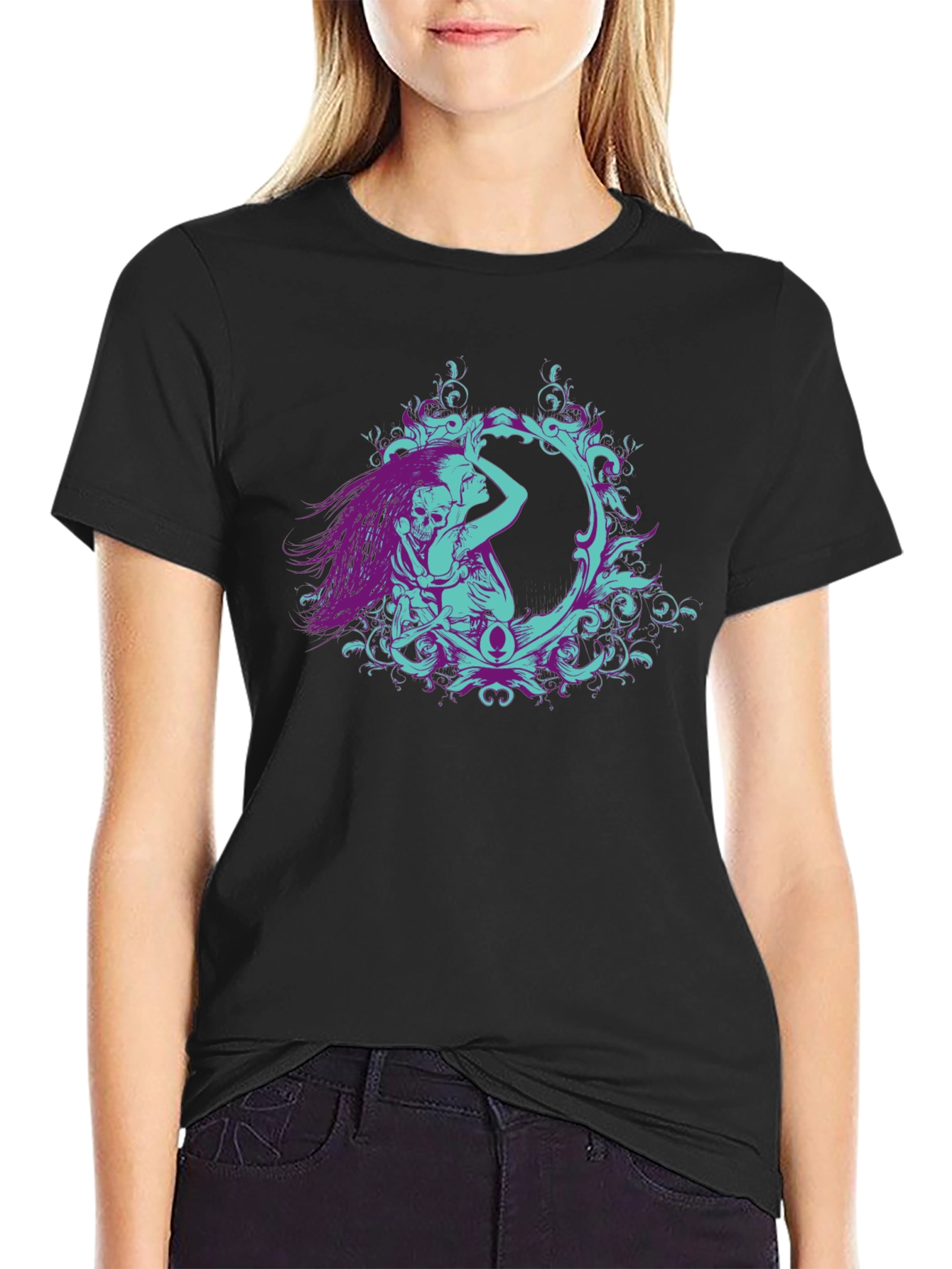 Camiseta Negra con Diseño Artístico de Esqueleto y Mujer