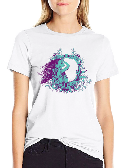 Camiseta Negra con Diseño Artístico de Esqueleto y Mujer