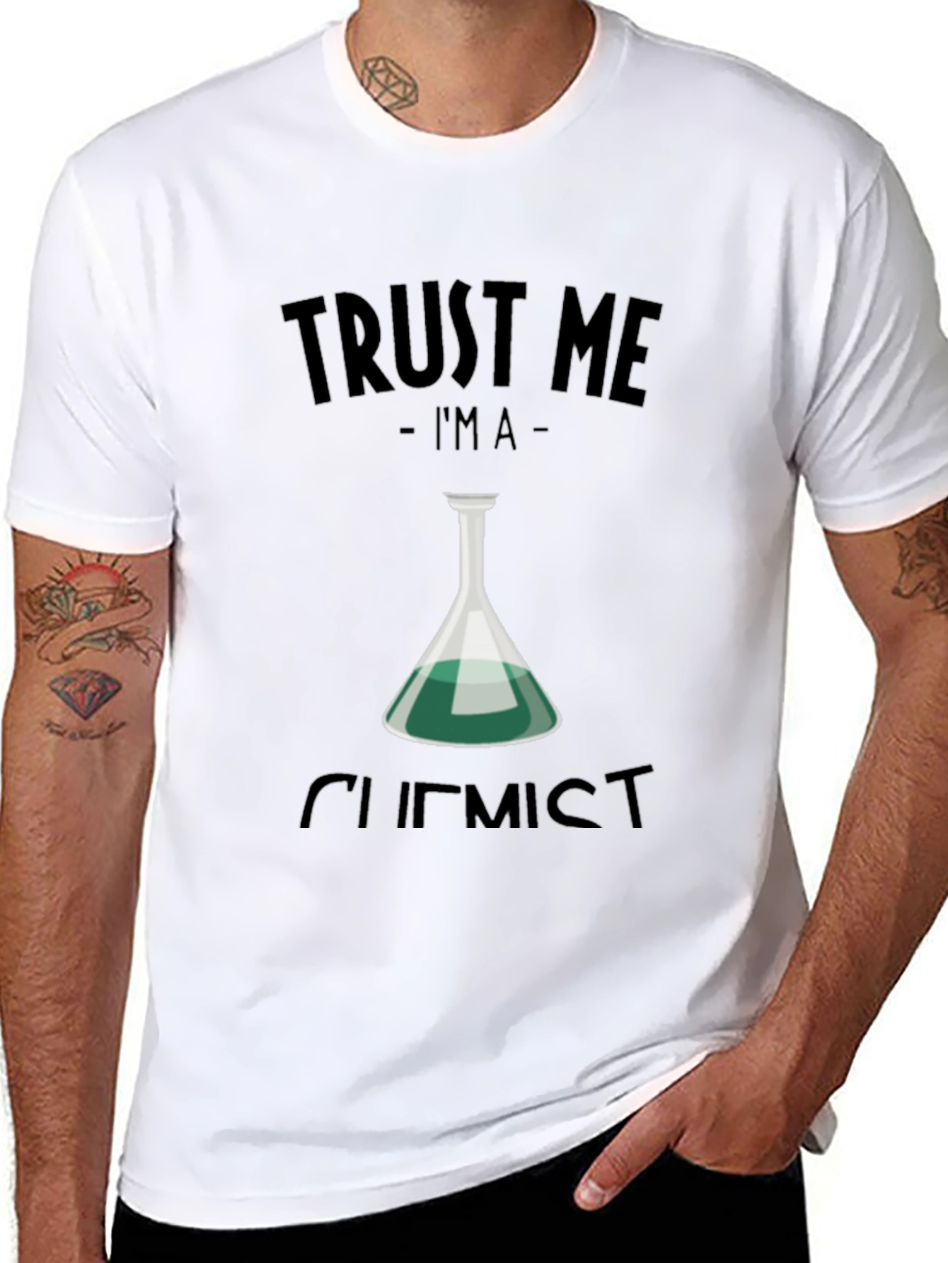 Camiseta Negra Confía en mí soy químico