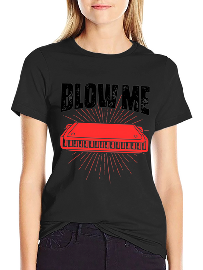Camiseta Negra con Diseño de Armónica Blow Me