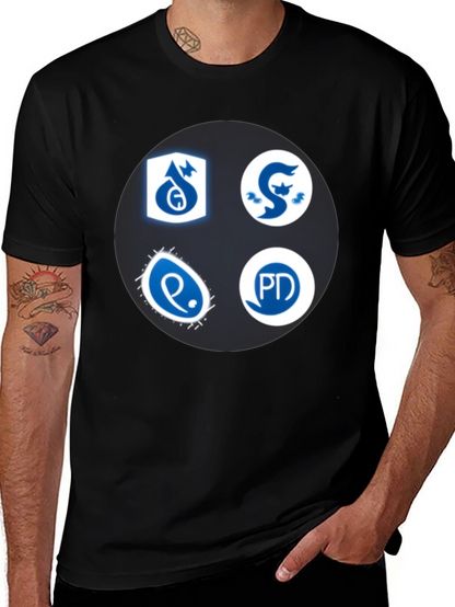 Camiseta Negra con Insignias Azules y Blancas