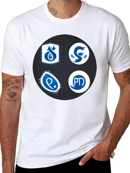 Camiseta Negra con Insignias Azules y Blancas