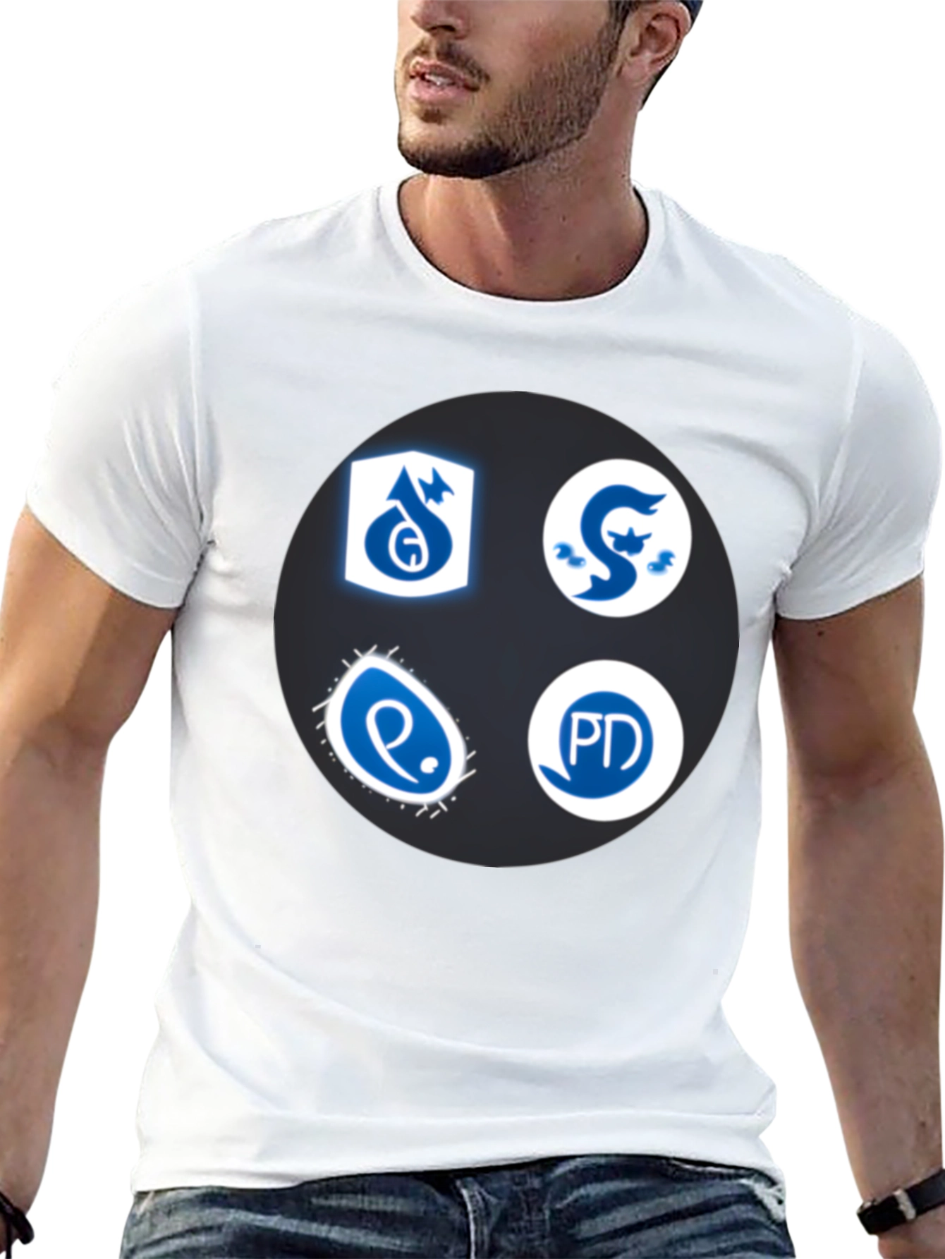 Camiseta Negra con Insignias Azules y Blancas
