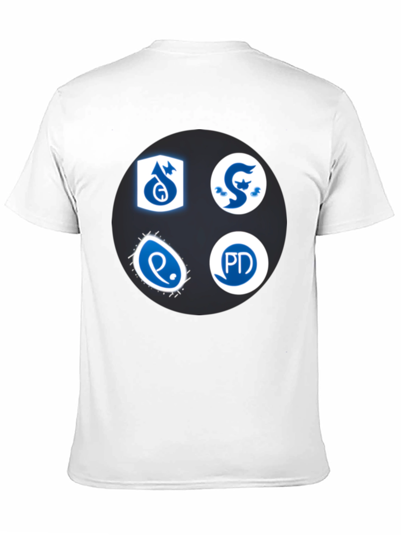 Camiseta Negra con Insignias Azules y Blancas