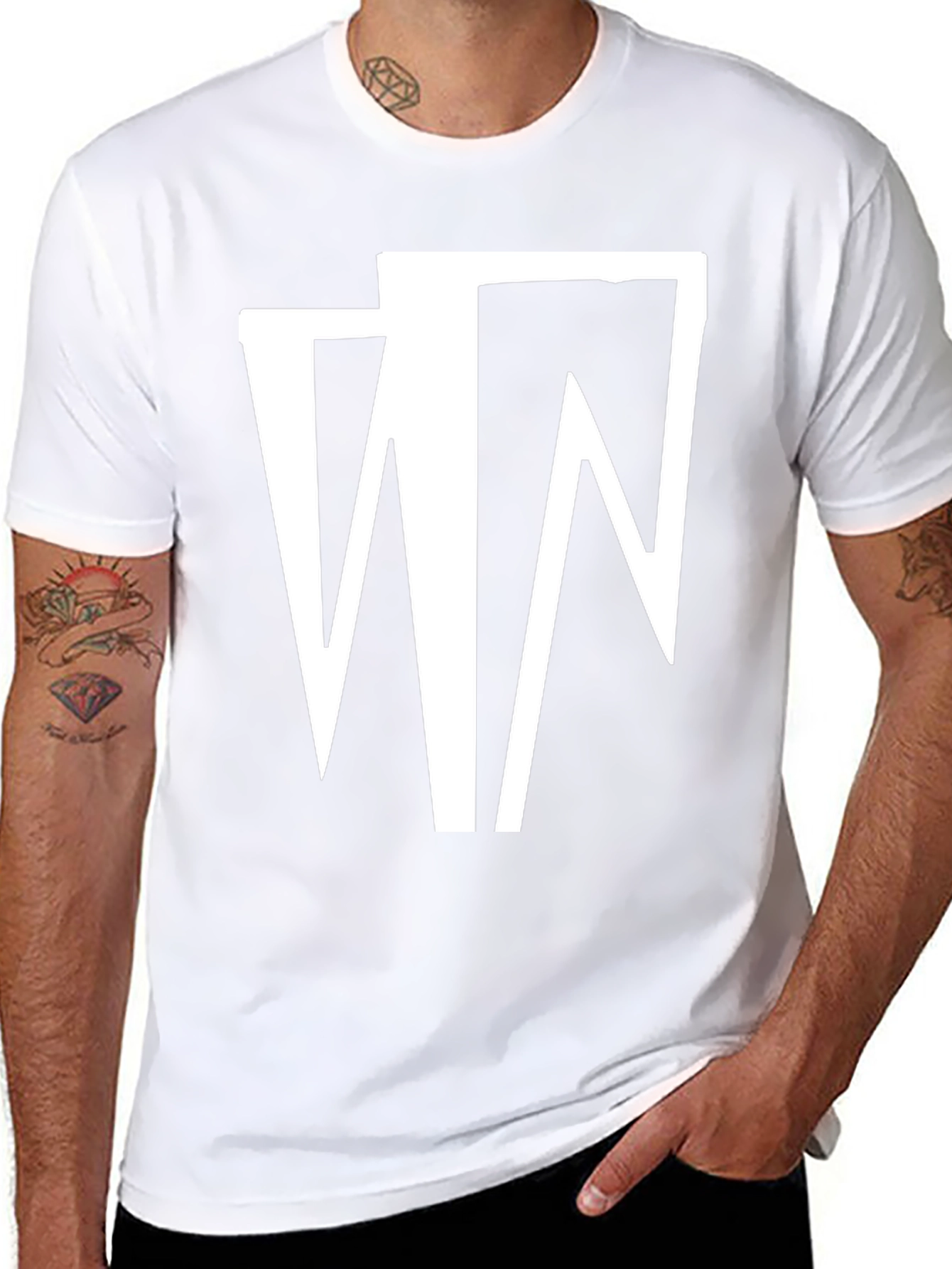 Camiseta Negra con Diseño Abstracto en Blanco