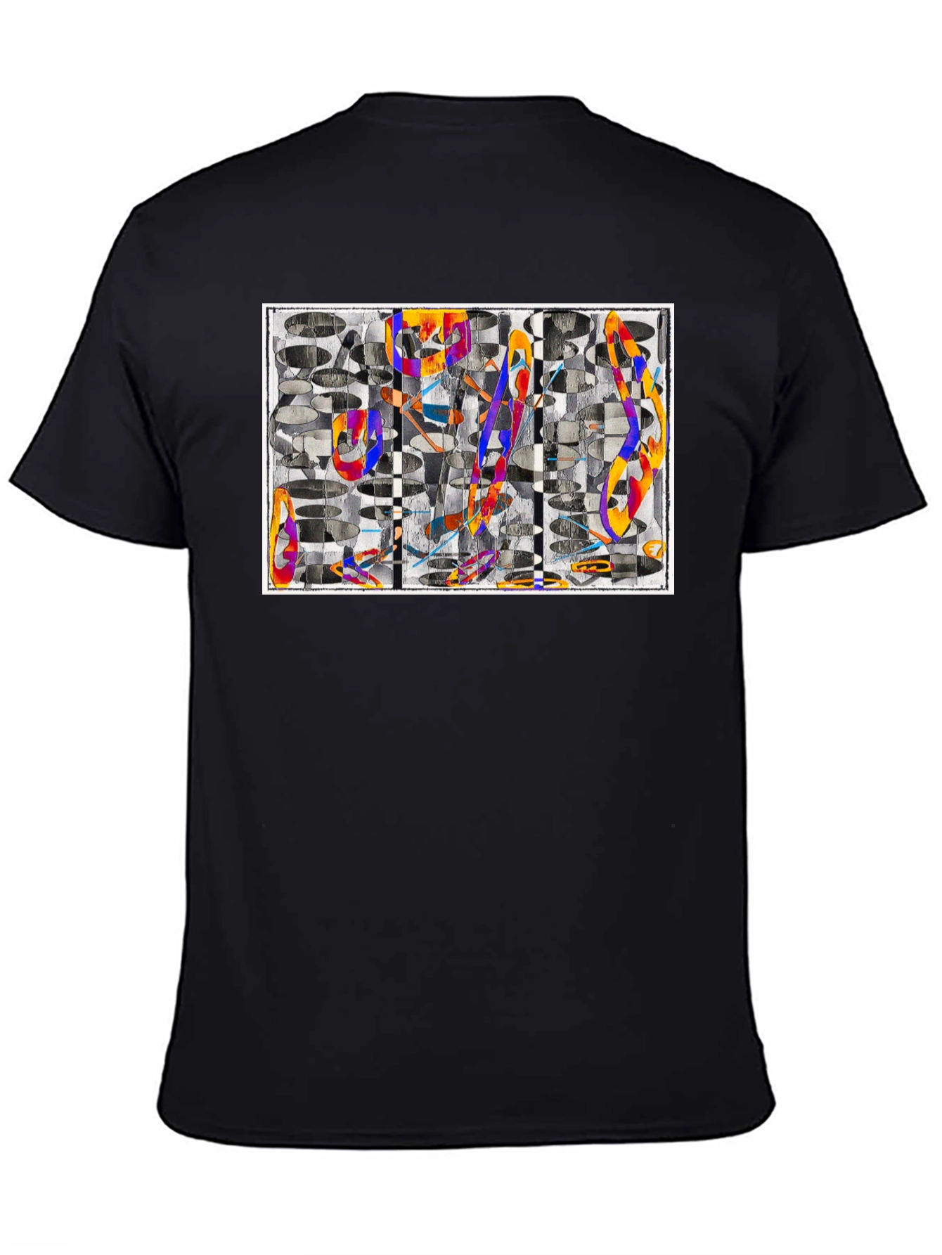 Camiseta Negra con Diseño Abstracto Moderno