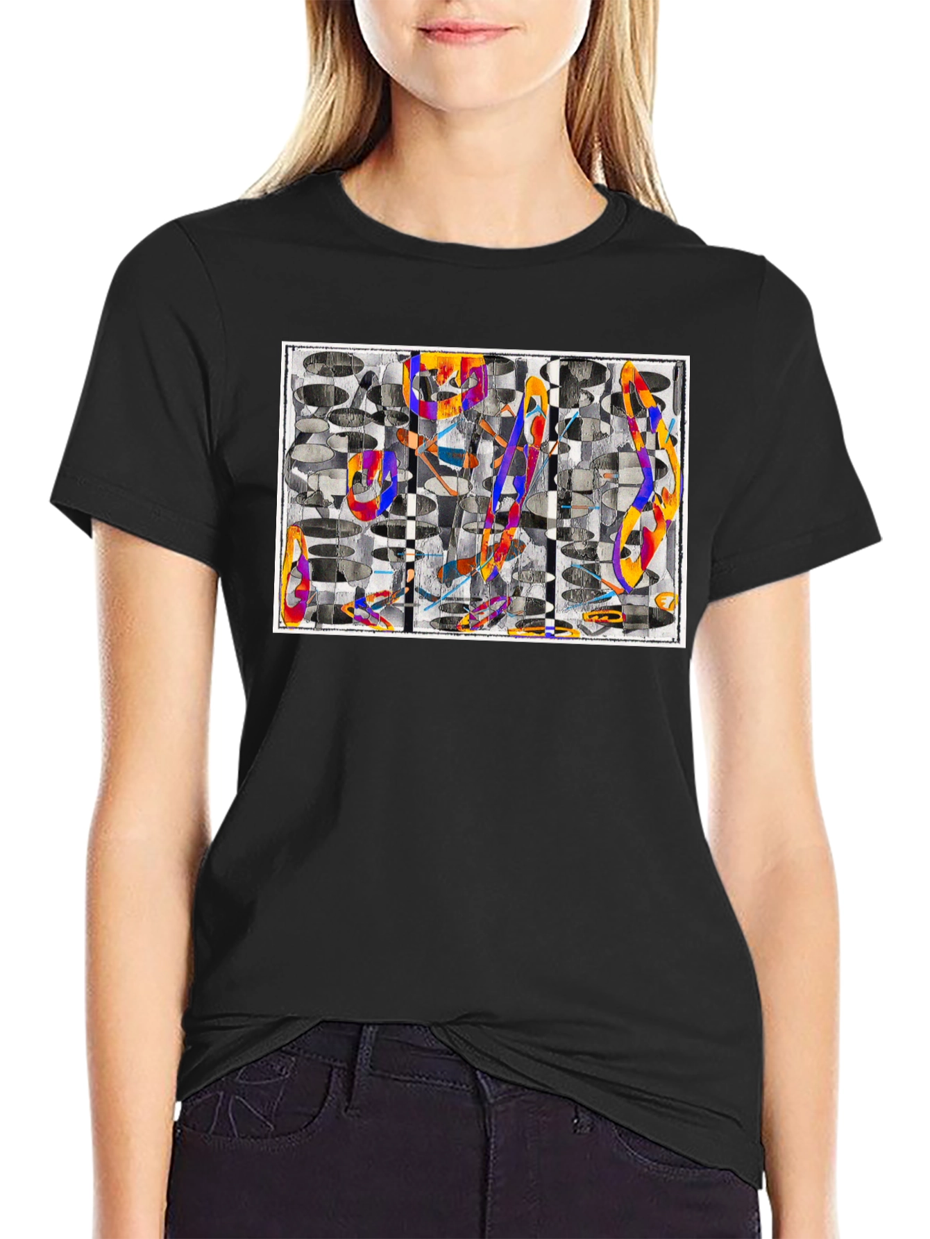 Camiseta Negra con Diseño Abstracto Moderno