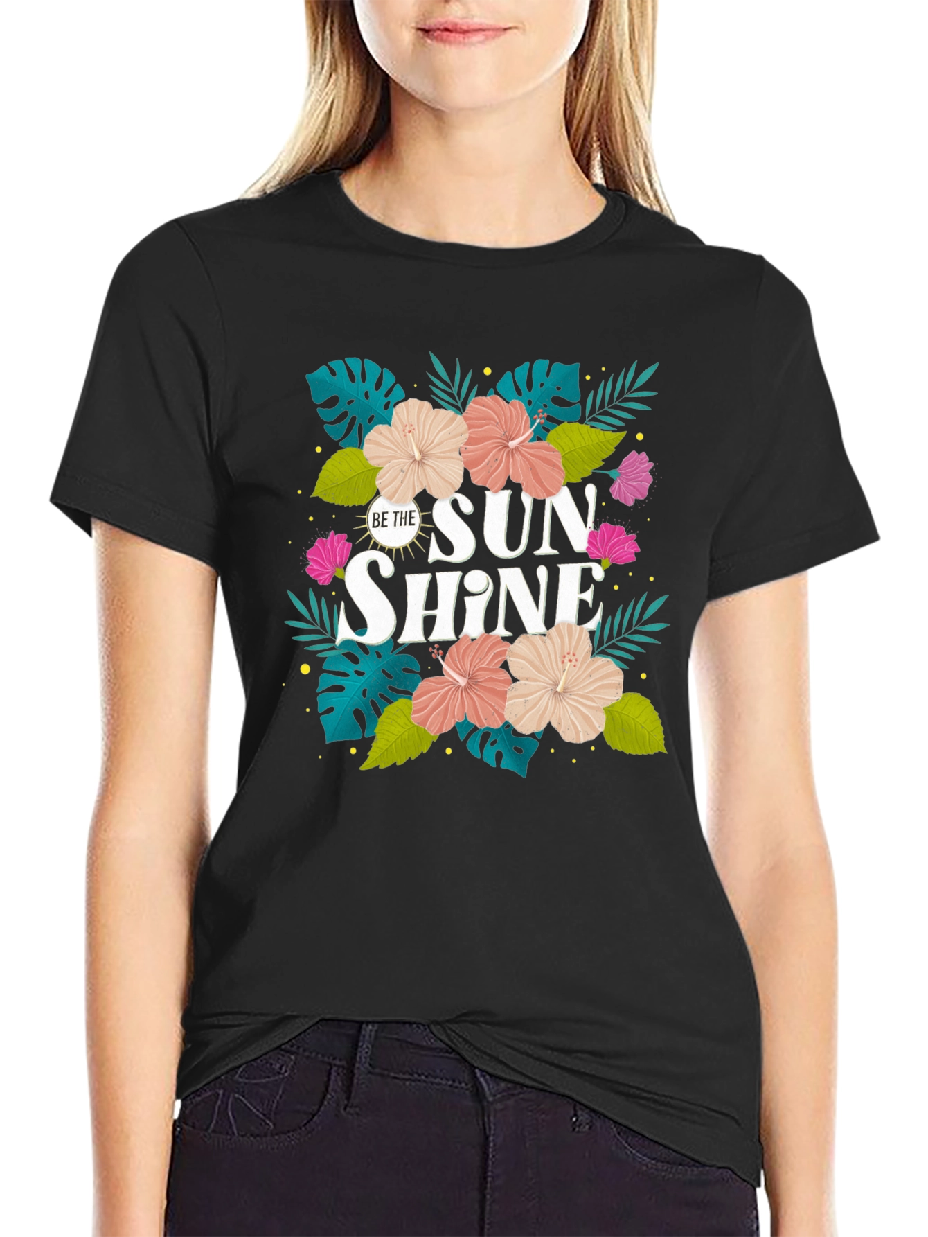 Camiseta Negra con Diseño Floral Tropical