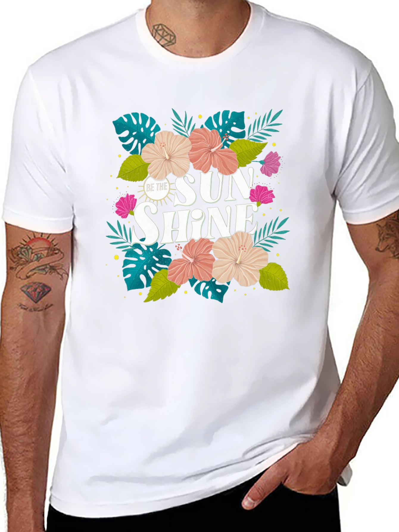 Camiseta Negra con Diseño Floral Tropical