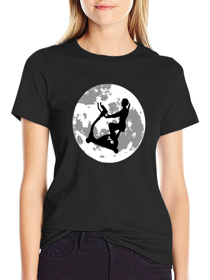 Camiseta Negra con Diseño de Luna y Bicicleta Estática